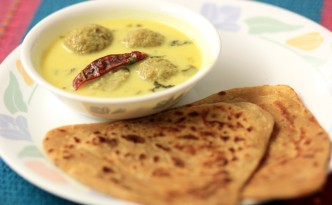 lauki ke gatte, low oil lauki kofta curry, steamed lauki koftas, bottle guard dumplings in yoghurt gravy